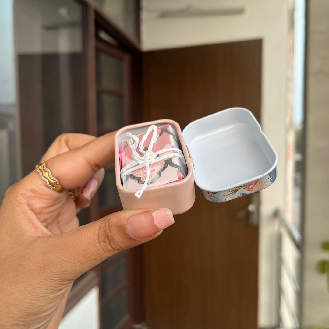 Tin Mini Album With 14 Photos