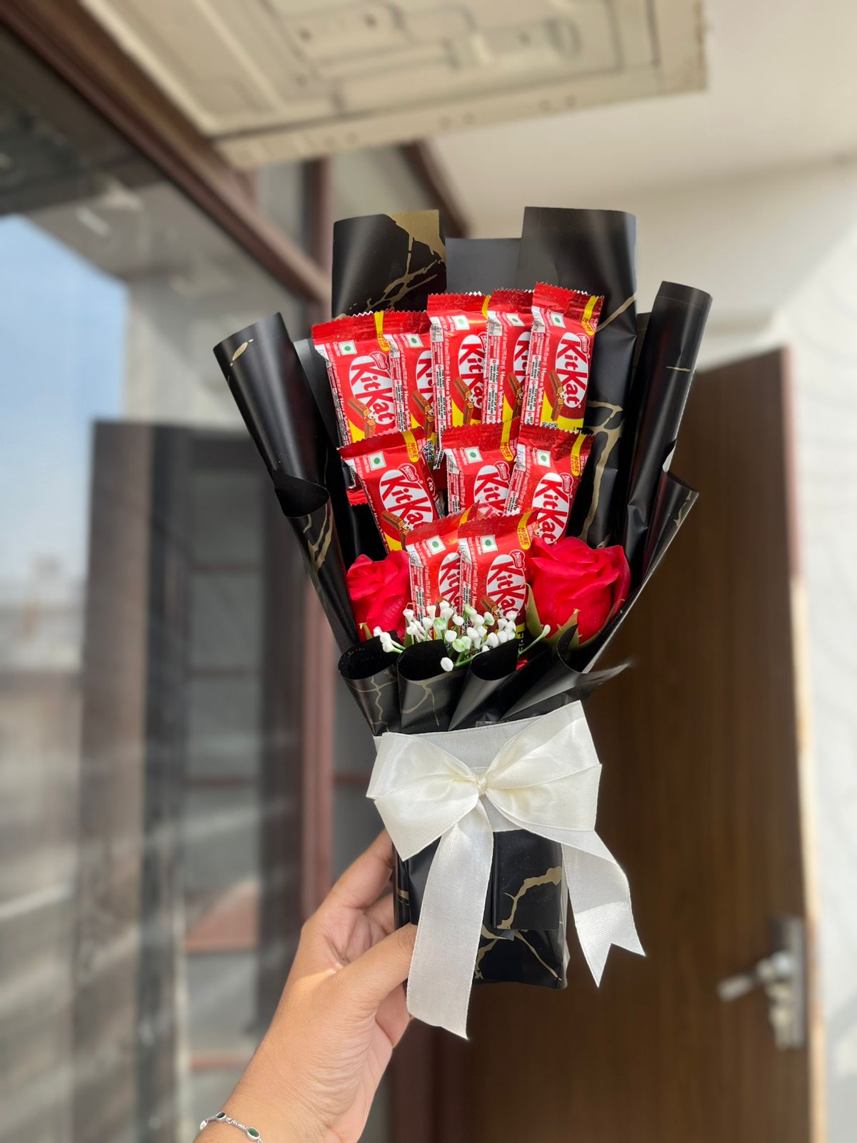 Premium KitKat Chocolate Bouquet – Black Edition