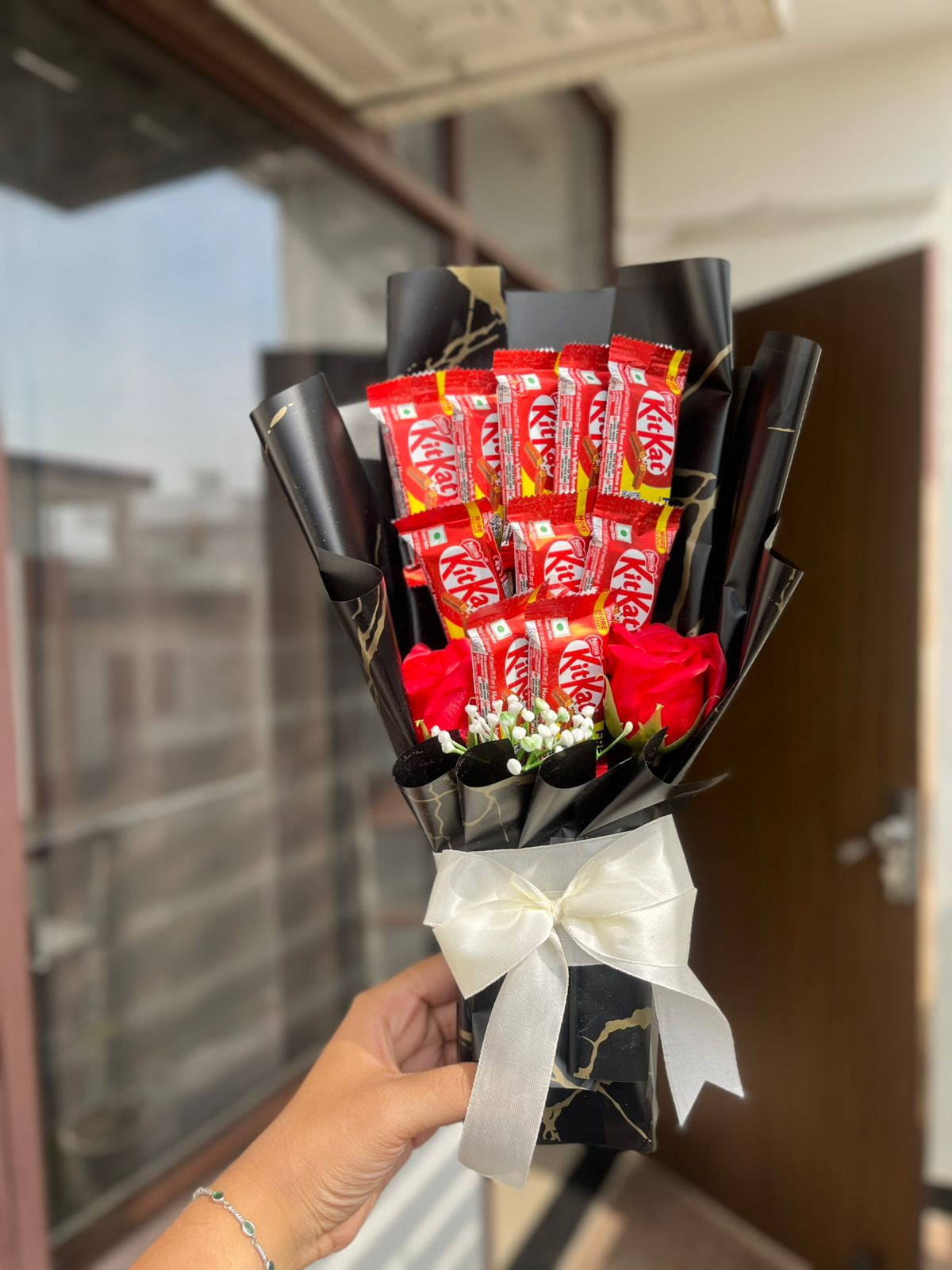 Premium KitKat Chocolate Bouquet – Black Edition